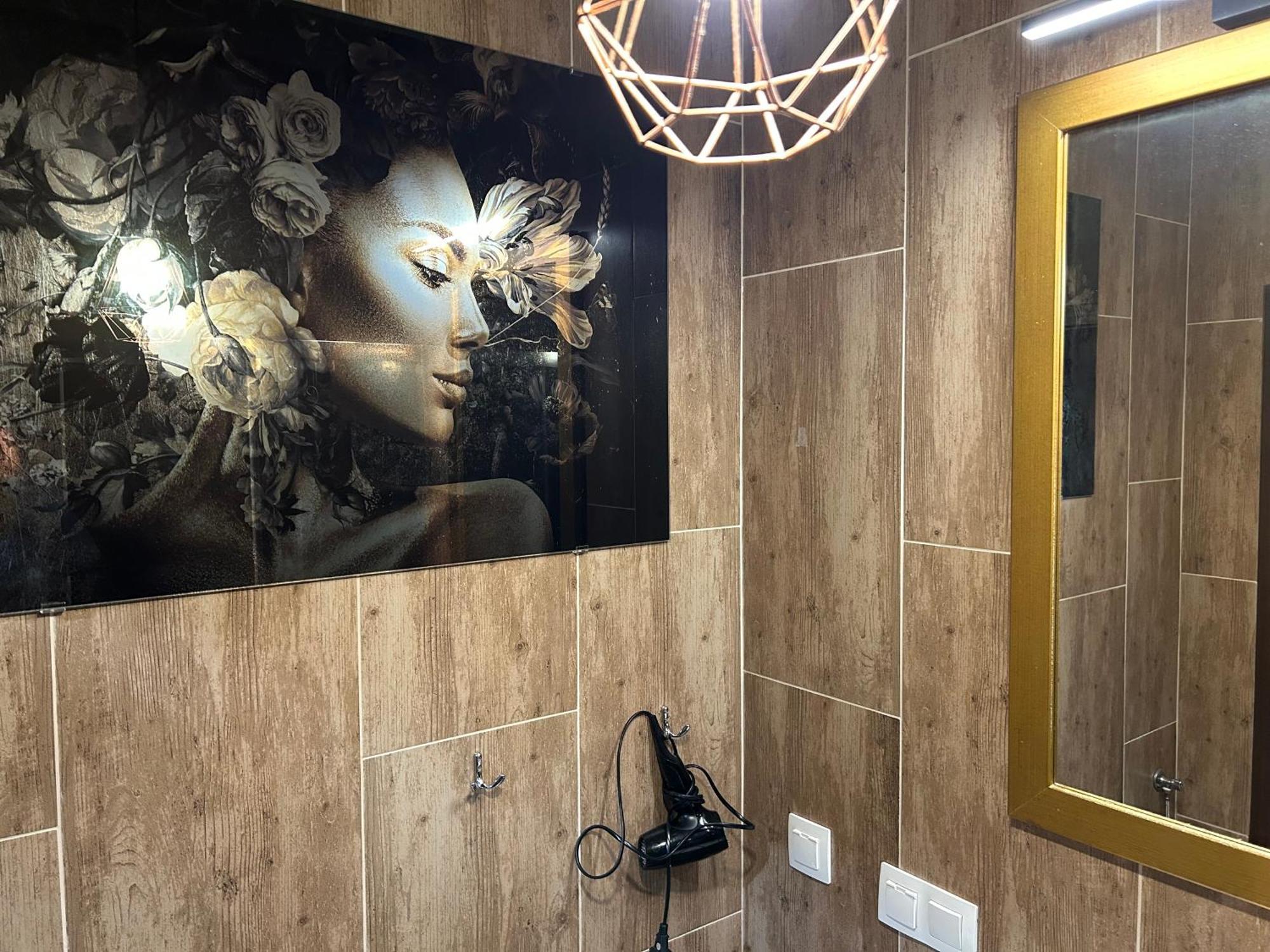 Goldeneye Apartment Center Вроцлав Екстериор снимка