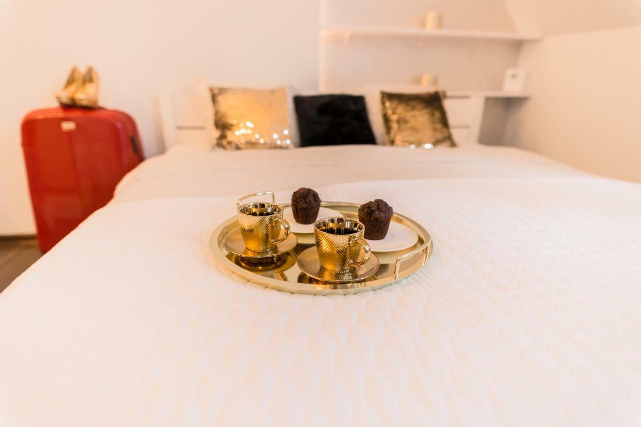 Goldeneye Apartment Center Вроцлав Екстериор снимка