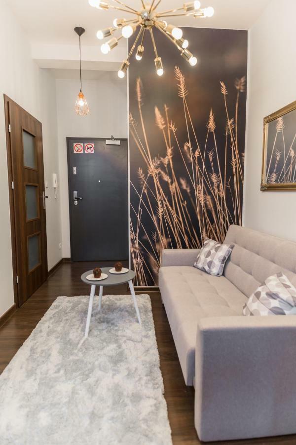 Goldeneye Apartment Center Вроцлав Екстериор снимка