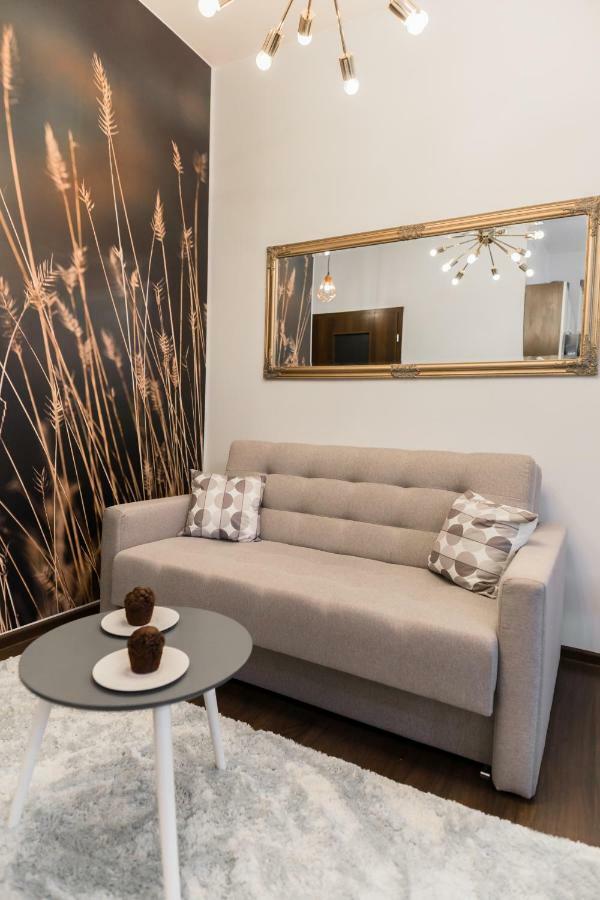 Goldeneye Apartment Center Вроцлав Екстериор снимка