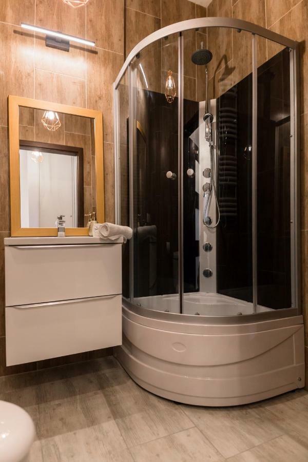 Goldeneye Apartment Center Вроцлав Екстериор снимка