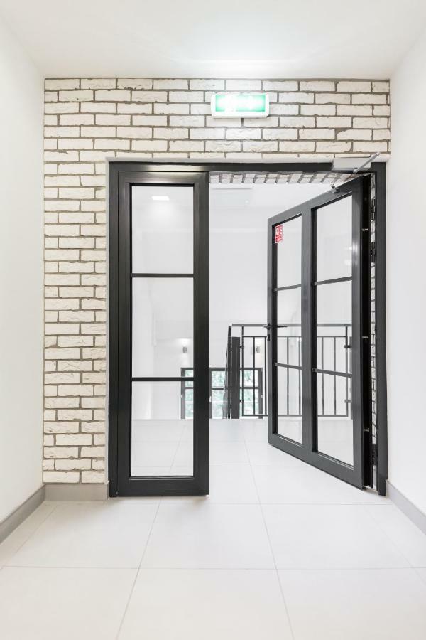 Goldeneye Apartment Center Вроцлав Екстериор снимка