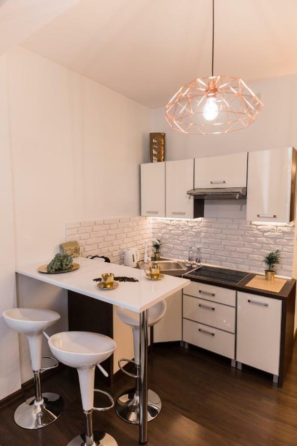 Goldeneye Apartment Center Вроцлав Екстериор снимка