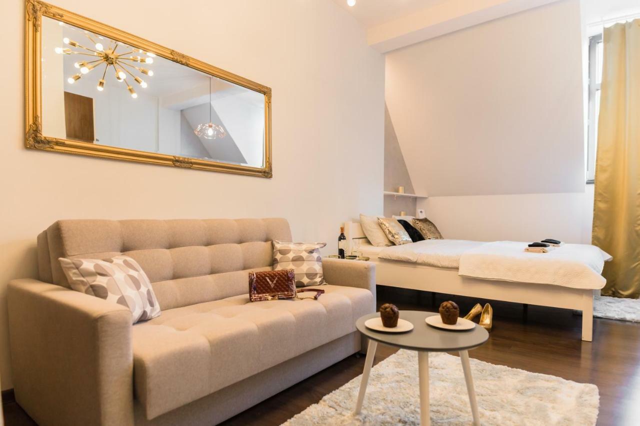 Goldeneye Apartment Center Вроцлав Екстериор снимка