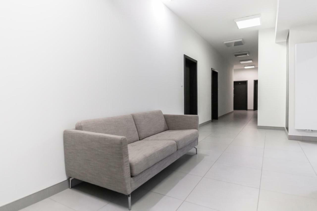 Goldeneye Apartment Center Вроцлав Екстериор снимка