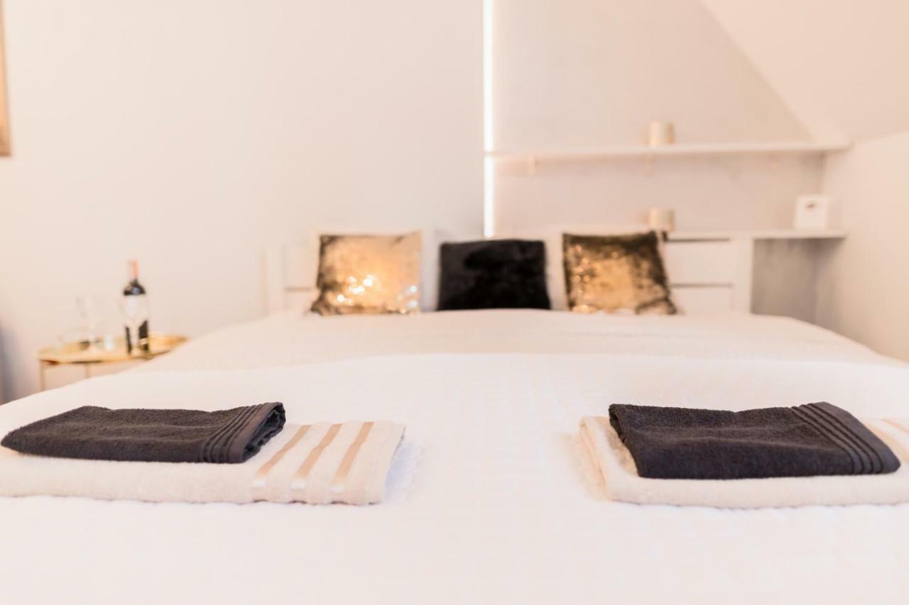 Goldeneye Apartment Center Вроцлав Екстериор снимка