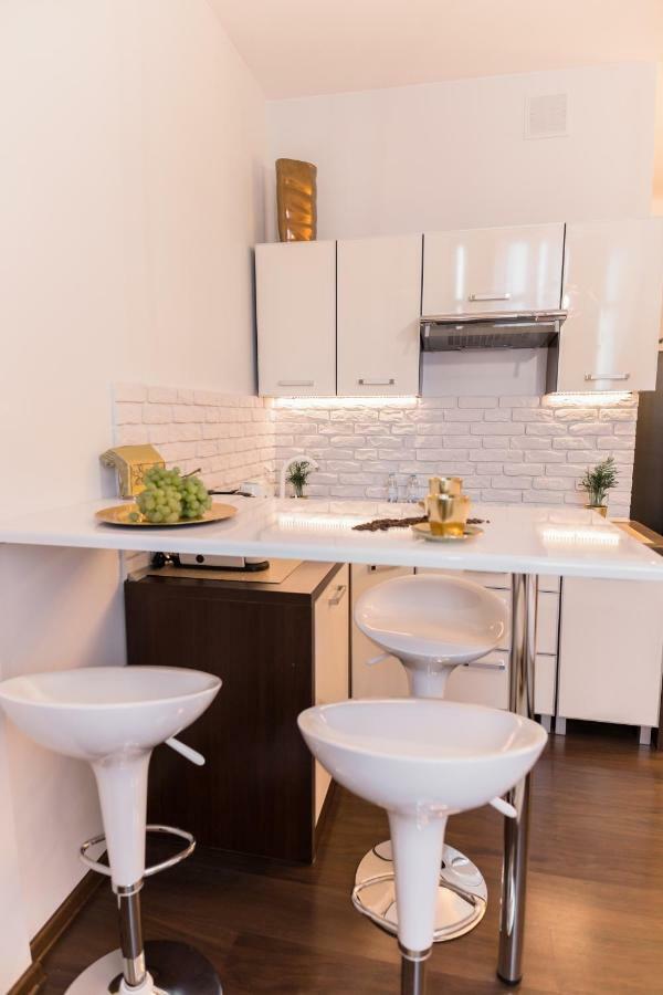 Goldeneye Apartment Center Вроцлав Екстериор снимка