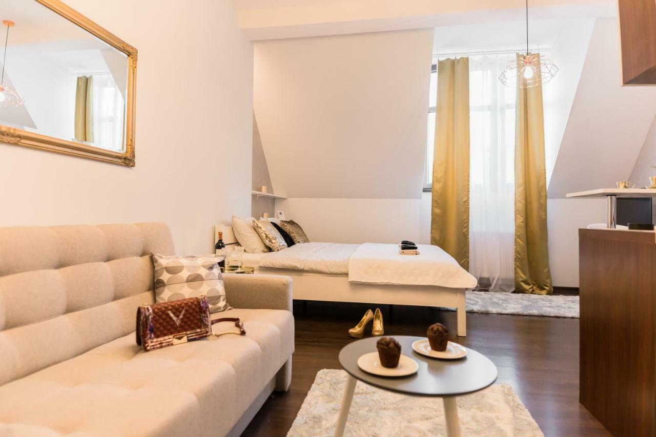 Goldeneye Apartment Center Вроцлав Екстериор снимка